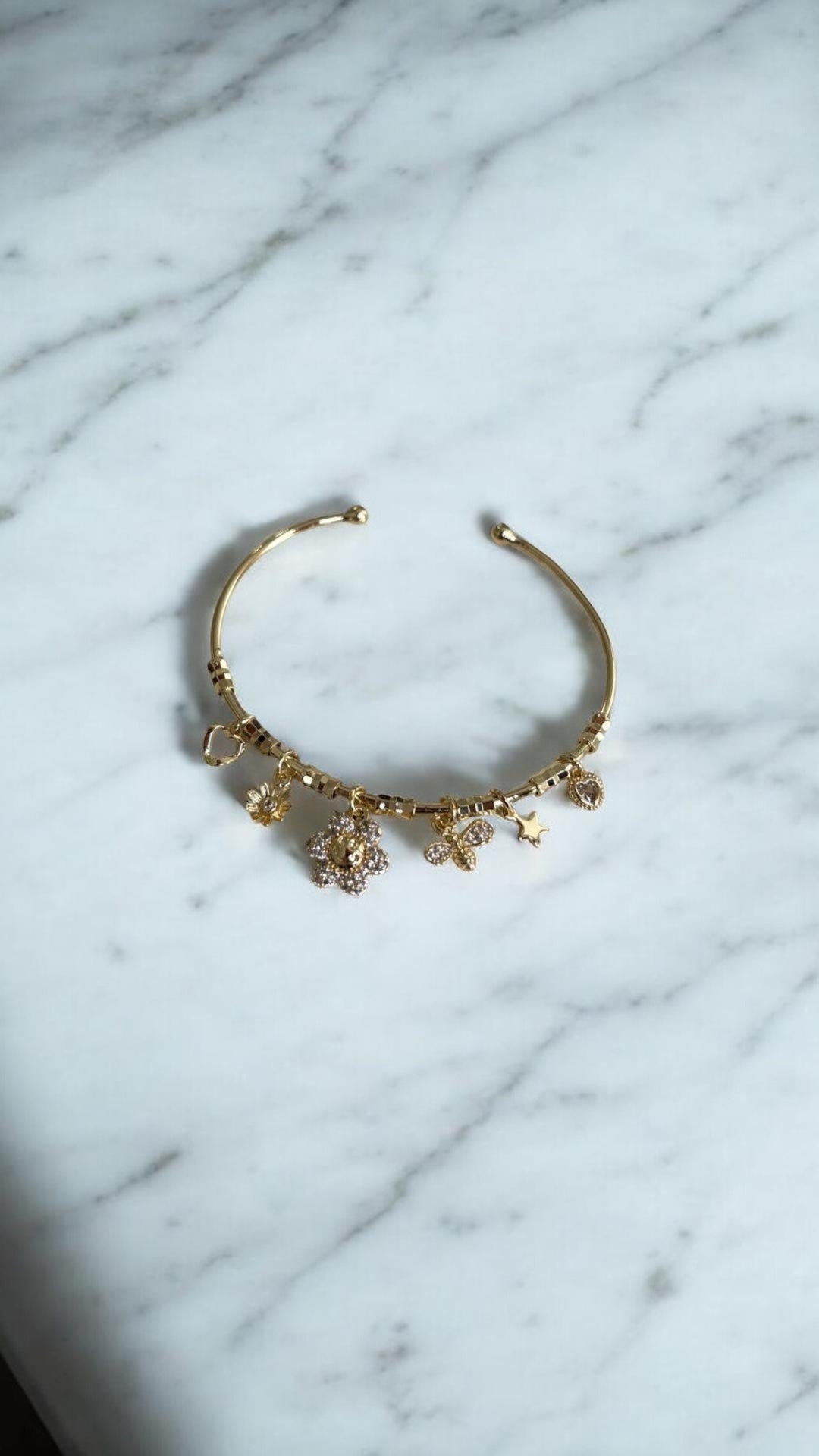 Charm Detay Ayarlanabilir Çelik Bileklik