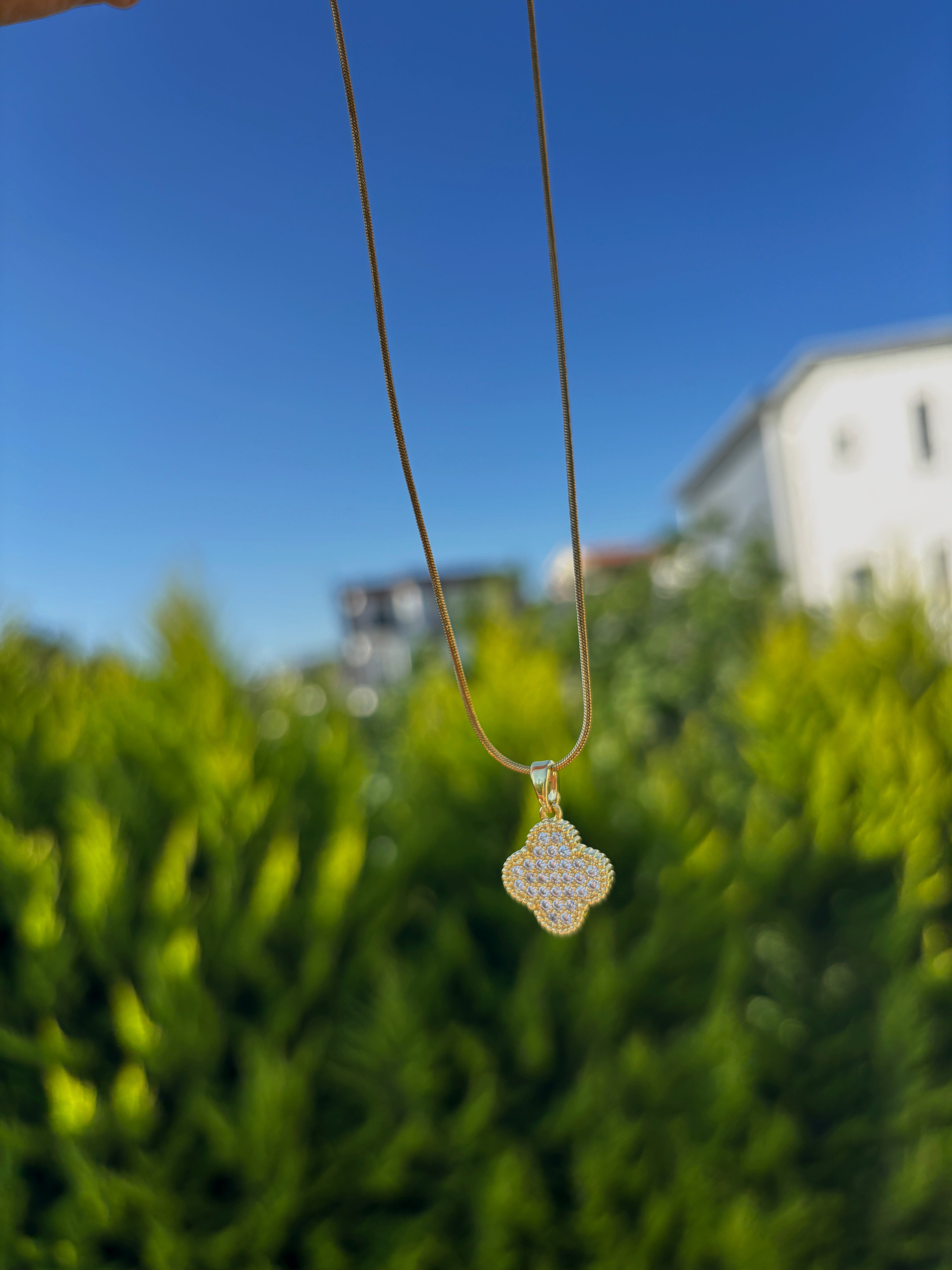 Gold İnce Yılan Zincirli Zirkon Taşlı Yonca Kolye