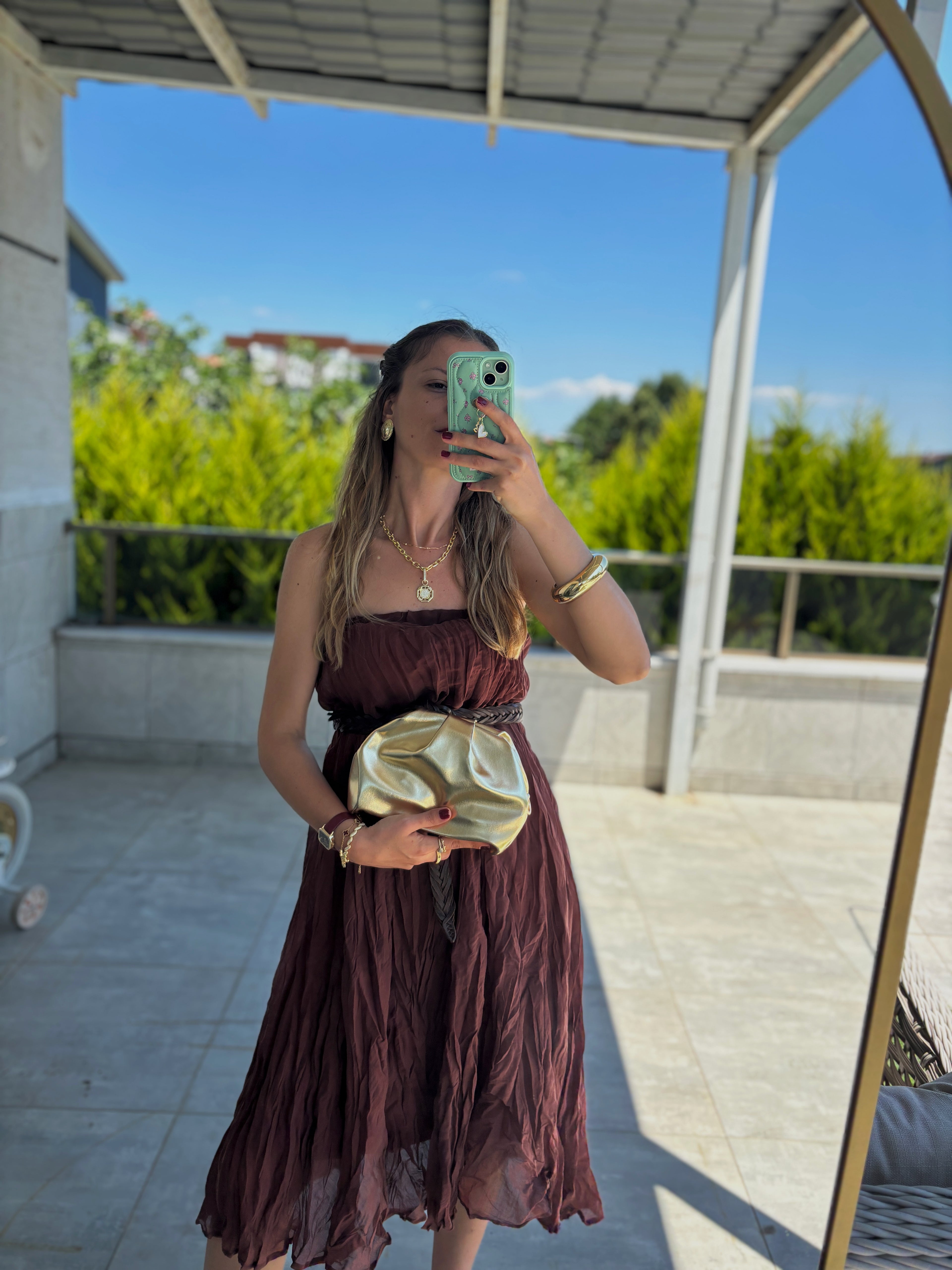 Gold Parlak Büzgülü Çapraz Çanta