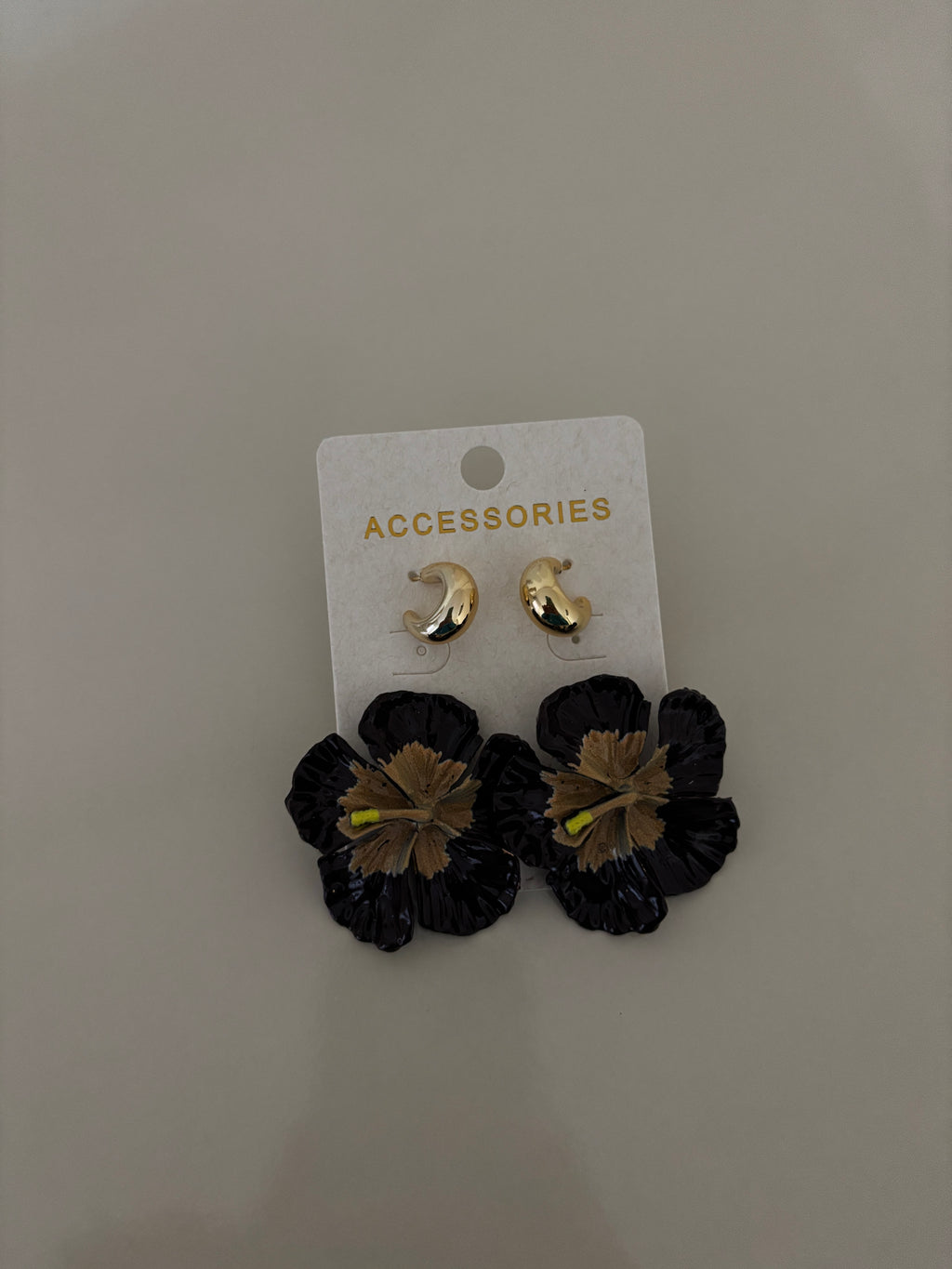 Noir 2’li Lüks Çiçek ve Gold Minimalist Küpe Seti