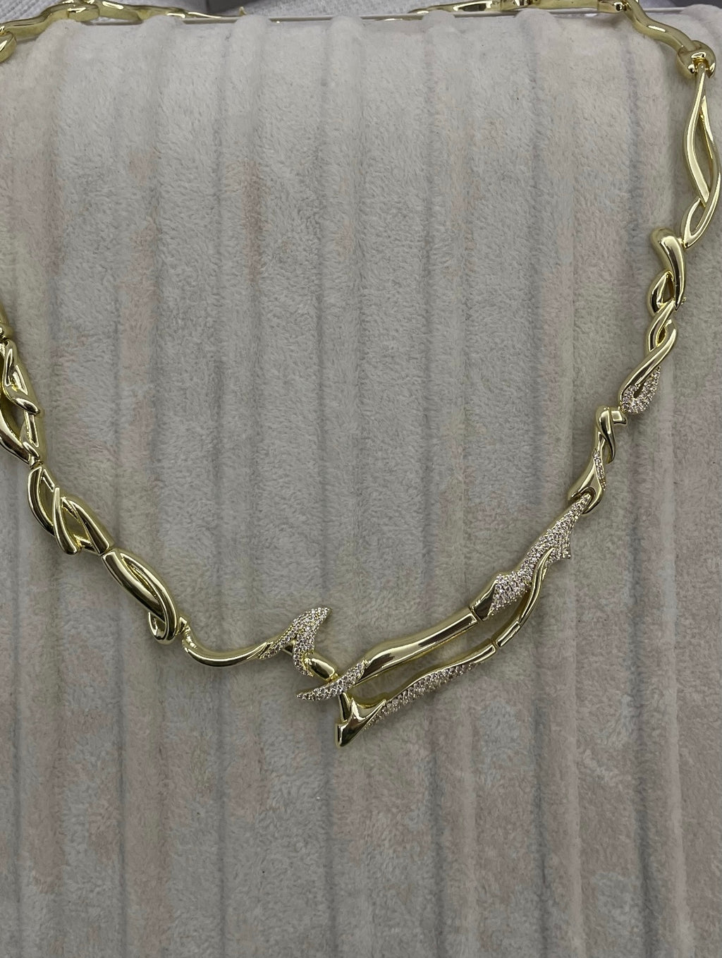 Aura Choker