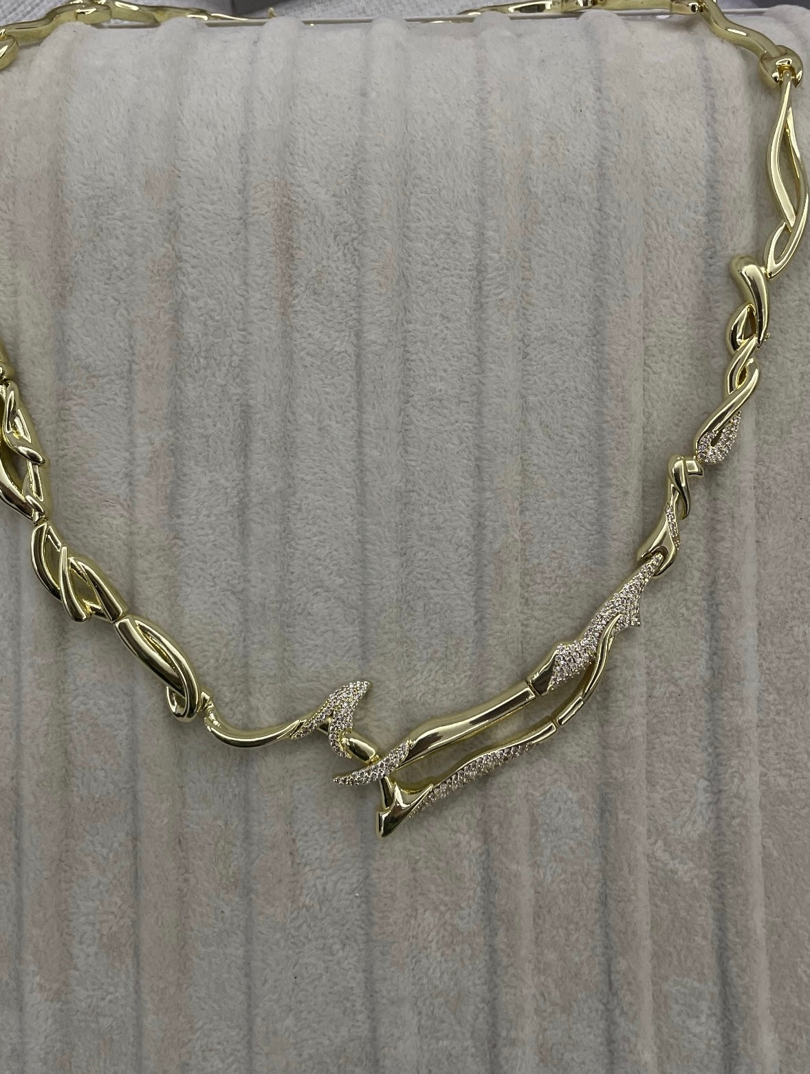 Aura Choker