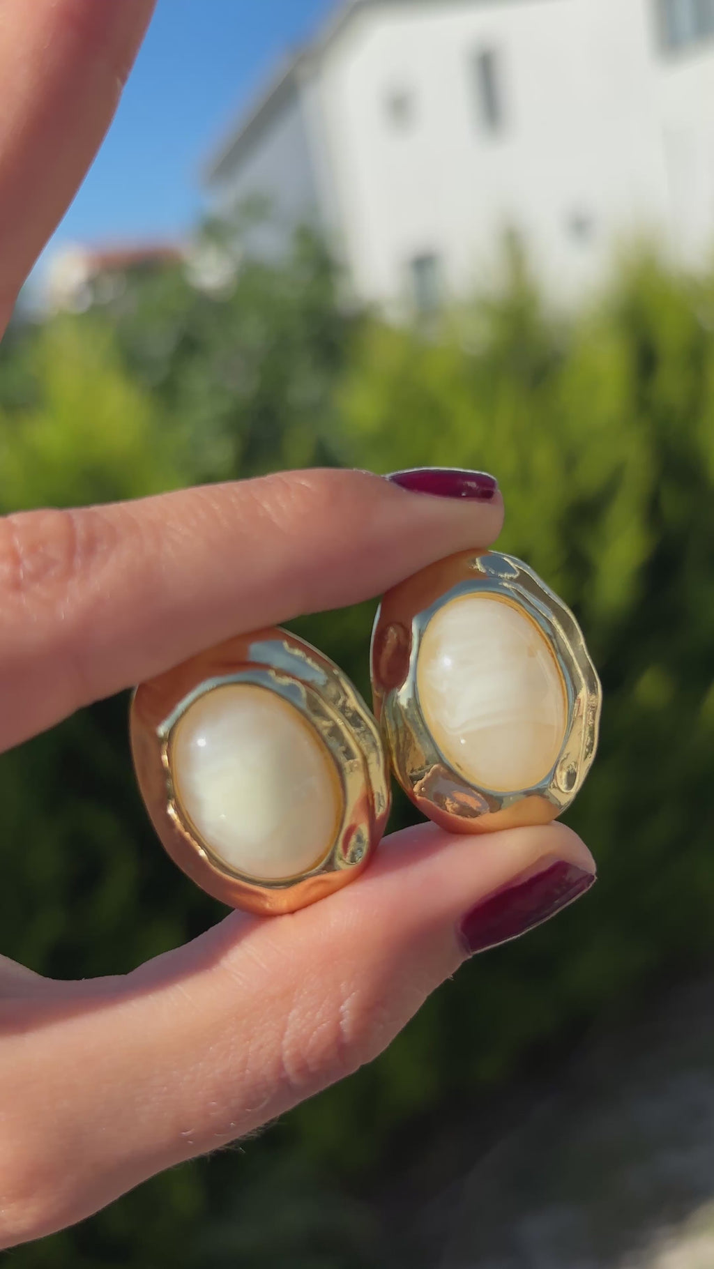 Oval Sedef Detaylı Gold Küpe