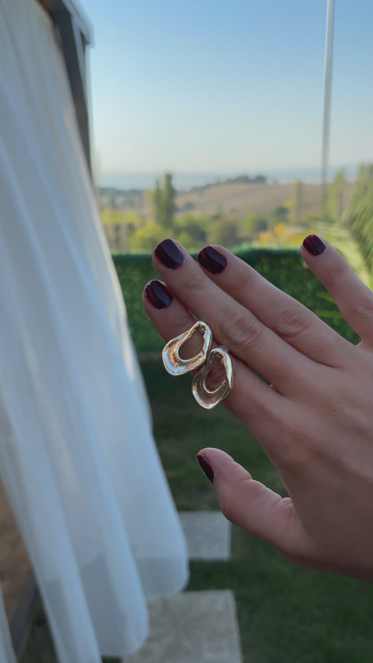 Soyut Kıvrımlı Gold Halka Pirinç Küpe